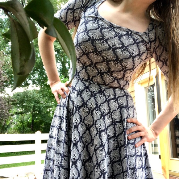 💙 Lularoe Nicole Dress - Peacock Pattern 💙 - Picture 2 of 7